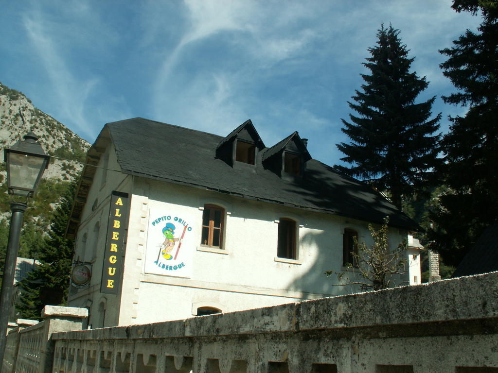 Albergue Pepito Grillo Canfranc Exterior photo